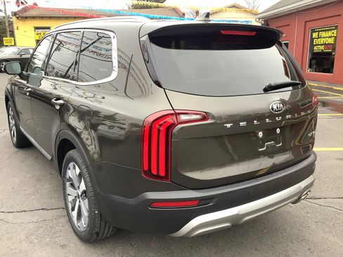 Used 2020 Kia Telluride EX w/ EX Premium Package image 5