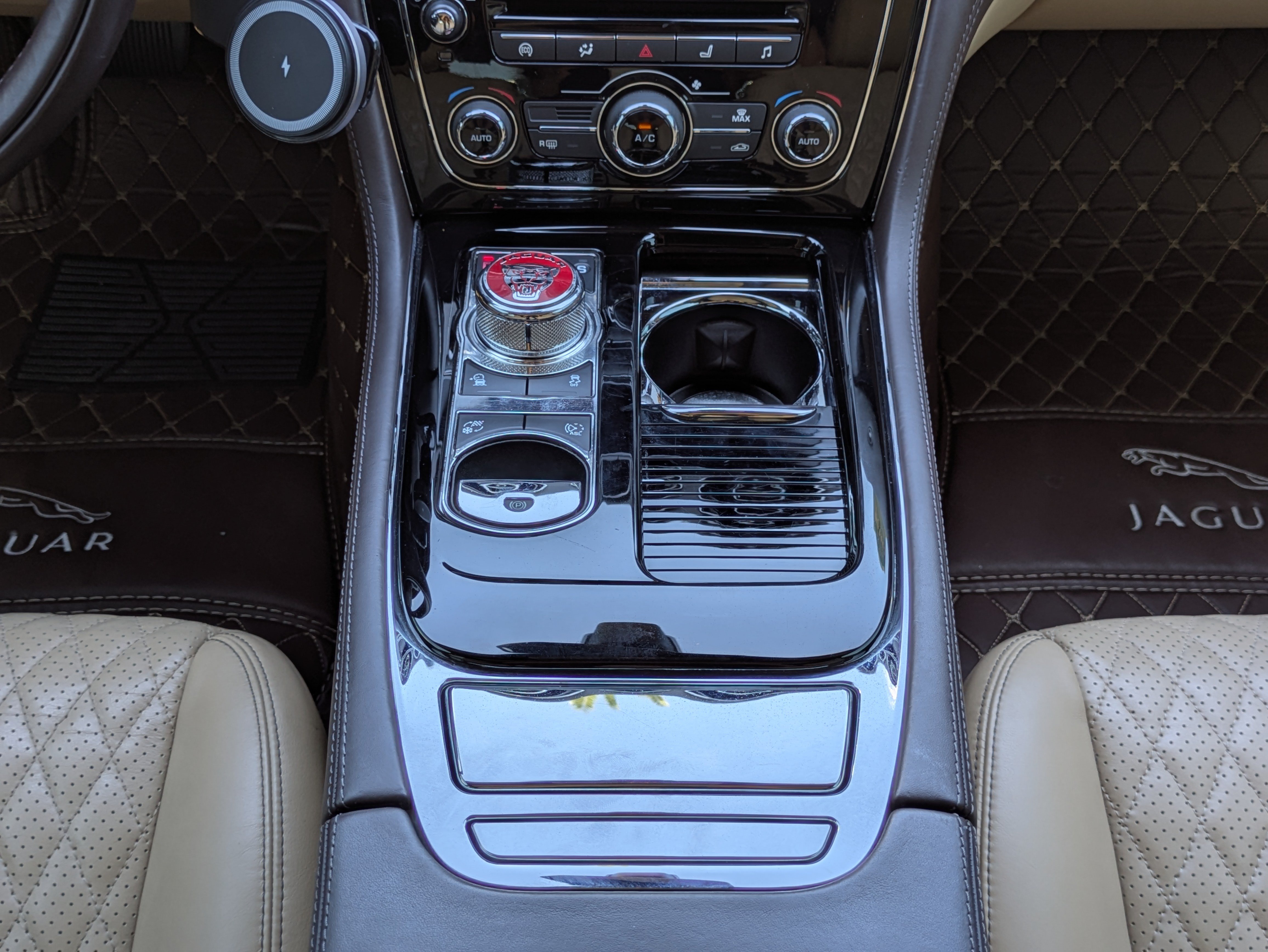 Used 2017 Jaguar XJ L Portfolio RWD image 20