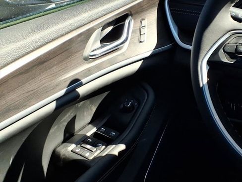 New 2026 Jeep Grand Cherokee Limited image 12