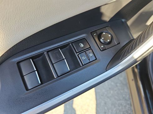 Used 2019 Toyota RAV4 Limited image 29