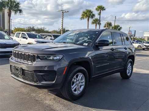 Certified 2025 Jeep Grand Cherokee Laredo image 6