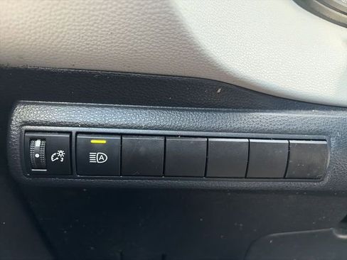 Used 2020 Toyota Corolla LE FWD image 18