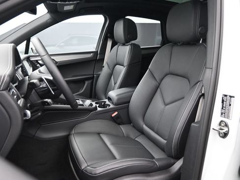 New 2026 Porsche Macan AWD/4WD image 5