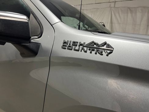 Used 2023 Chevrolet Silverado 1500 High Country w/ Z71 Off-Road Package AWD/4WD image 9