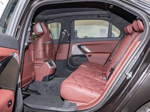 New 2026 BMW i7 xDrive60 w/ Executive Package image 22