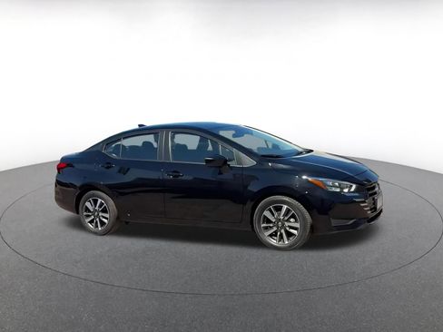 Used 2025 Nissan Versa SV image 2