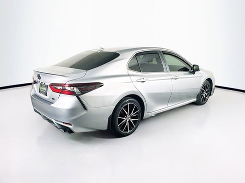Used 2024 Toyota Camry SE image 9