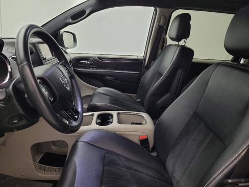 Used 2014 Dodge Grand Caravan SXT FWD image 17
