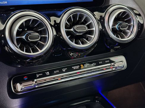 Used 2025 Mercedes-Benz GLA 250 image 23