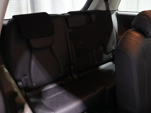 Used 2025 Kia Carnival FWD image 19