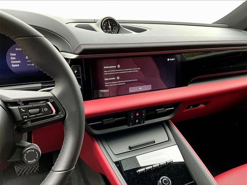 Used 2025 Porsche Macan 4 Electric image 10