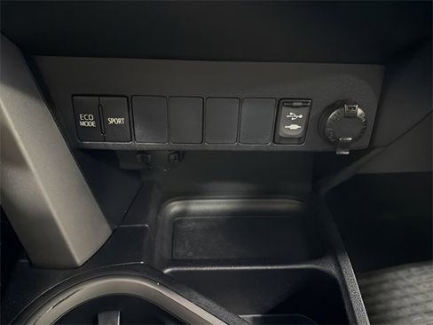 Used 2016 Toyota RAV4 XLE image 22