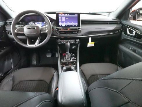 New 2026 Jeep Compass Latitude image 9