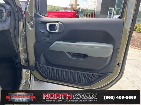 New 2025 Jeep Gladiator Mojave image 28