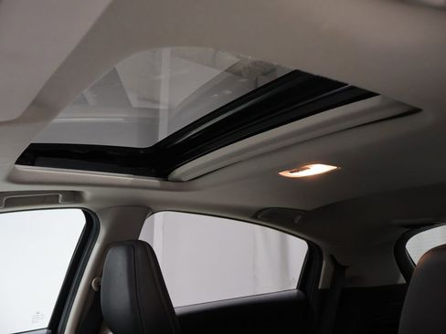 Used 2019 Honda HR-V Touring image 10