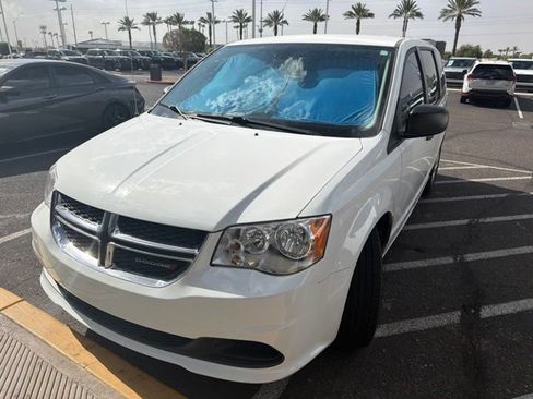 Used 2020 Dodge Grand Caravan SE w/ UConnect Hands-Free Group FWD image 1