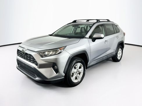 Used 2021 Toyota RAV4 XLE FWD image 3