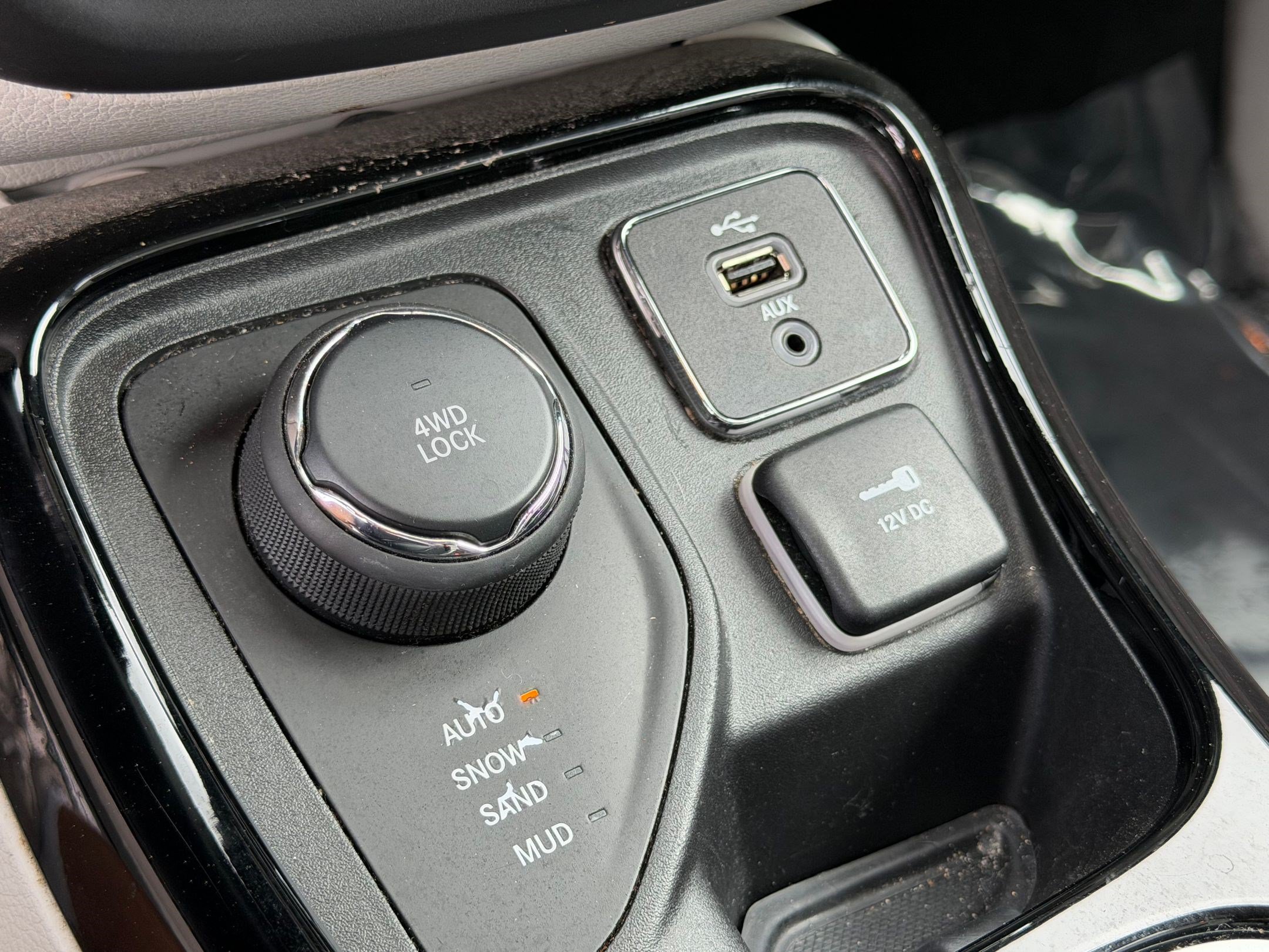 Used 2018 Jeep Compass Limited w/ Navigation Group AWD/4WD image 38