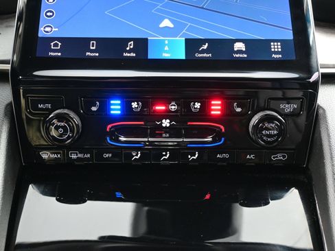 Used 2023 Jeep Grand Cherokee 4WD 4xe w/ Luxury Tech Group II image 24