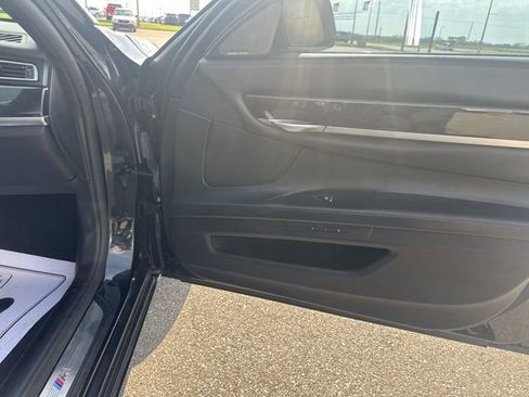 Used 2014 BMW 750Li xDrive image 10