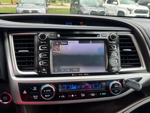 Used 2017 Toyota Highlander Limited Platinum FWD image 26