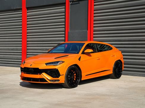 Used 2023 Lamborghini Urus S image 1