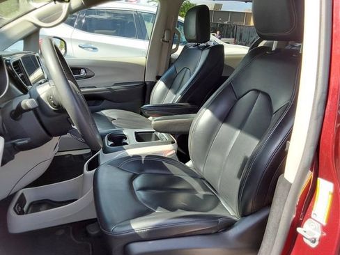 Used 2023 Chrysler Pacifica Touring-L FWD image 52