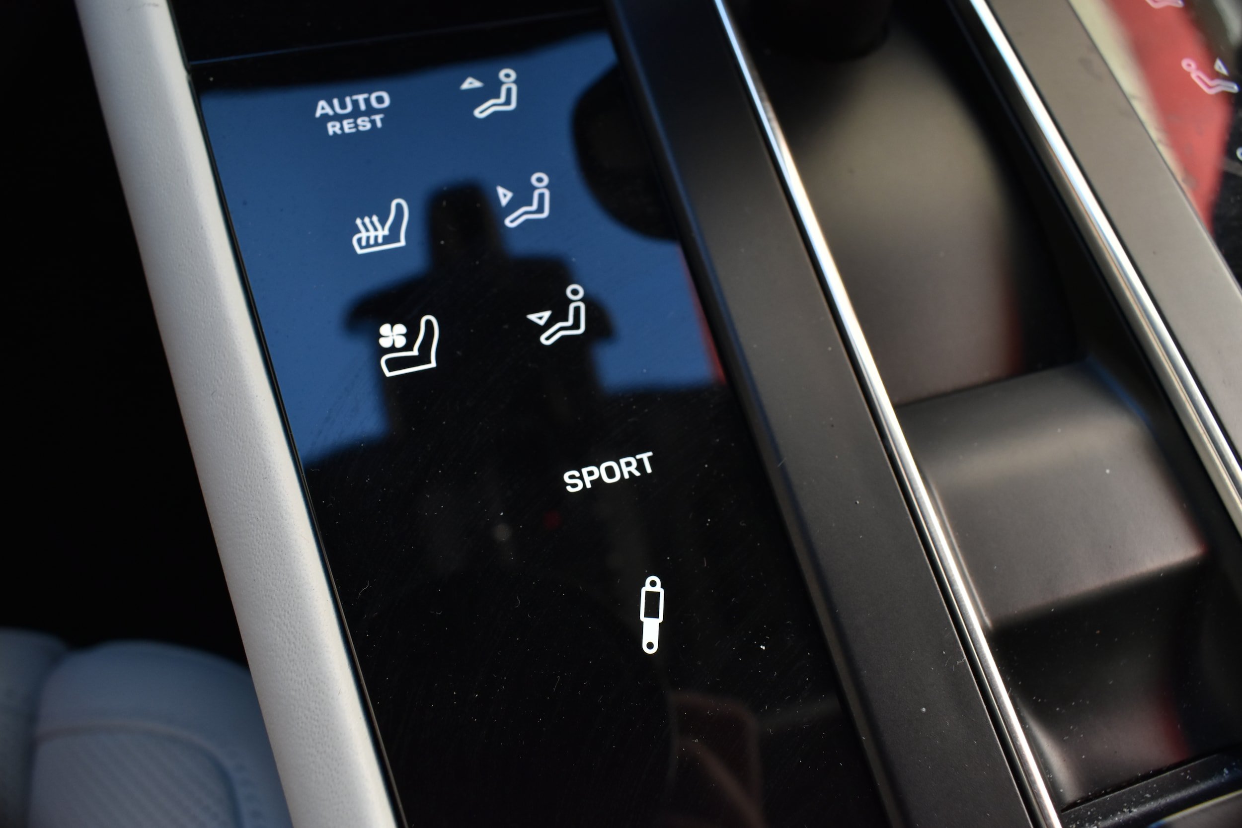 Used 2023 Porsche Macan S AWD/4WD image 32
