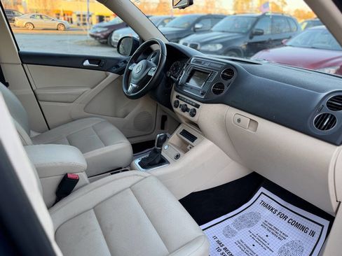 Used 2016 Volkswagen Tiguan S image 10