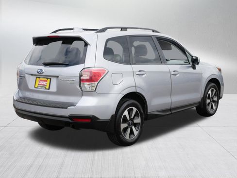 Used 2017 Subaru Forester 2.5i Premium AWD/4WD image 7