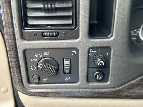 Used 2004 GMC Yukon Denali AWD/4WD image 15
