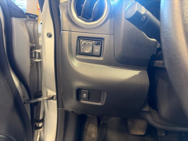 Used 2014 Nissan Versa Note SV FWD image 11