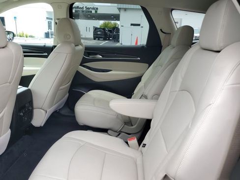 Used 2022 Buick Enclave Essence FWD image 9