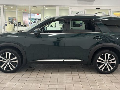 Used 2025 Nissan Pathfinder Platinum AWD/4WD image 8
