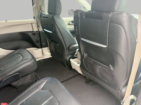 Used 2018 Chrysler Pacifica Touring-L Plus FWD image 20