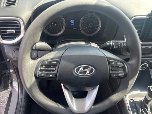 Used 2021 Hyundai Venue SE FWD image 13