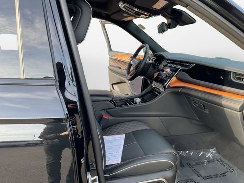 Used 2024 Jeep Grand Cherokee Summit image 15