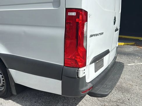 Used 2021 Freightliner Sprinter 2500 RWD image 32