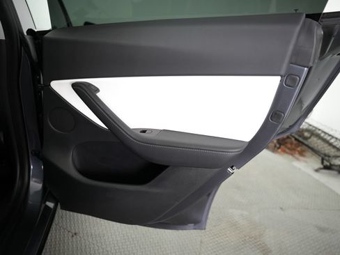 Used 2021 Tesla Model Y Long Range AWD/4WD image 36