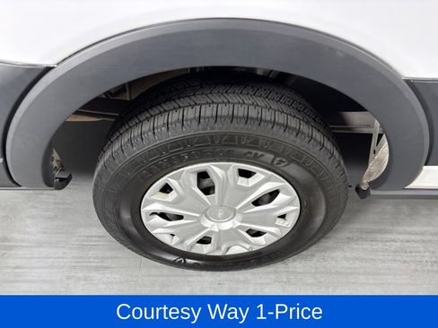 Used 2016 Ford Transit 350 XLT RWD image 13