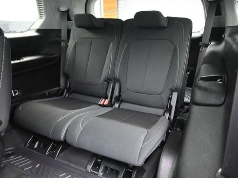 Used 2023 Jeep Grand Cherokee L Laredo image 39