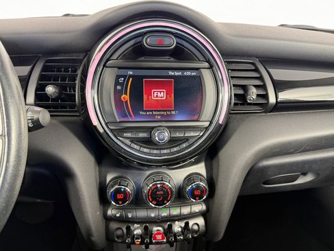 Used 2019 MINI Cooper 2-Door Hardtop image 22