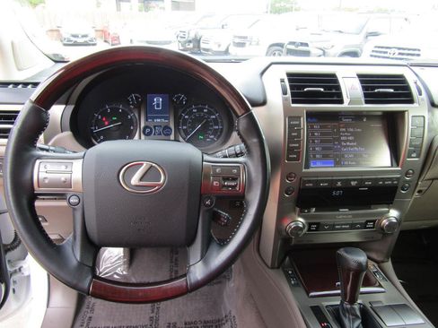 Used 2019 Lexus GX 460 Premium image 18