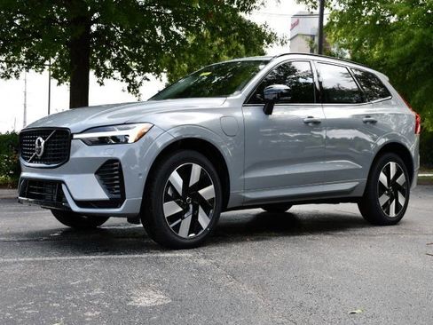 Used 2025 Volvo XC60 T8 Plus w/ Protection Package Premier AWD/4WD image 3