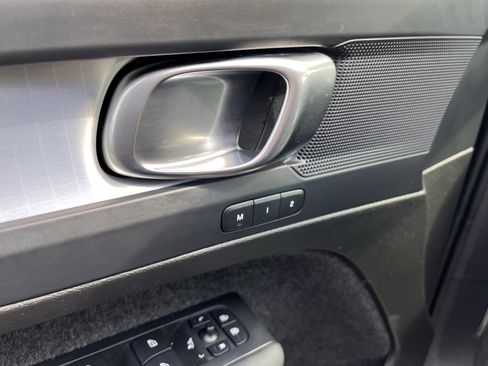 Certified 2025 Volvo XC40 B5 Core image 7