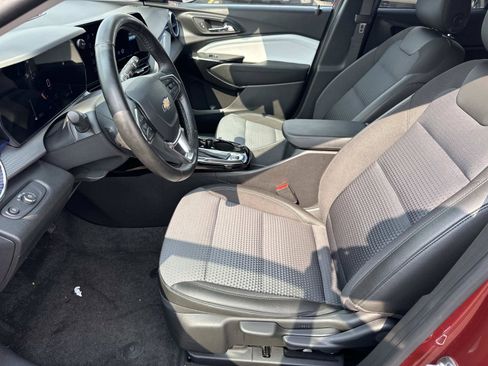 Used 2025 Chevrolet Trax LT w/ Driver Confidence Package FWD image 18