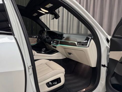 Used 2022 BMW X5 M50i w/ Premium Package image 8