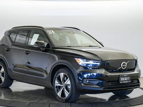 Certified 2021 Volvo XC40 P8 Recharge w/ Advanced Package AWD/4WD image 6