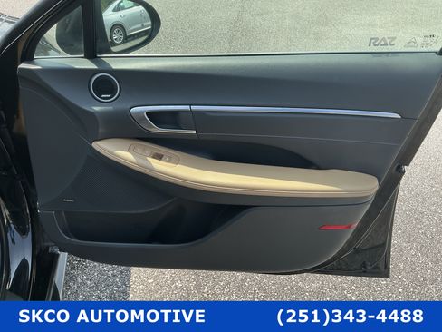 Used 2023 Hyundai Sonata Limited w/ Preferred Accessory Package FWD image 12