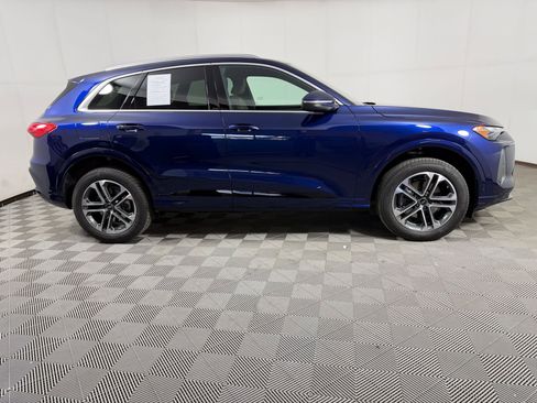 Certified 2025 Audi Q5 Premium w/ Convenience Package AWD/4WD image 8